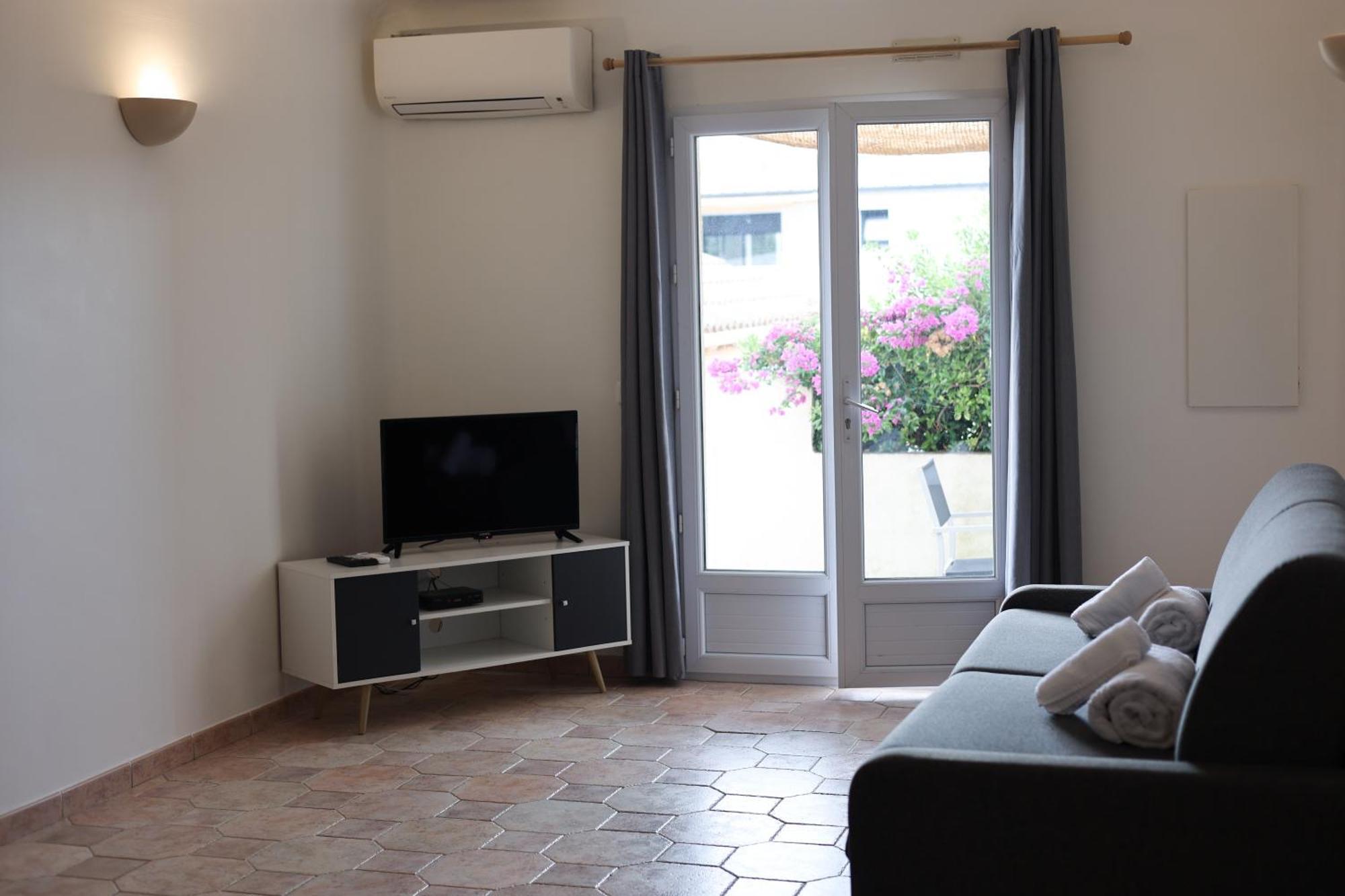 Marina Di Fautea Apartment Olmucciu Bilik gambar