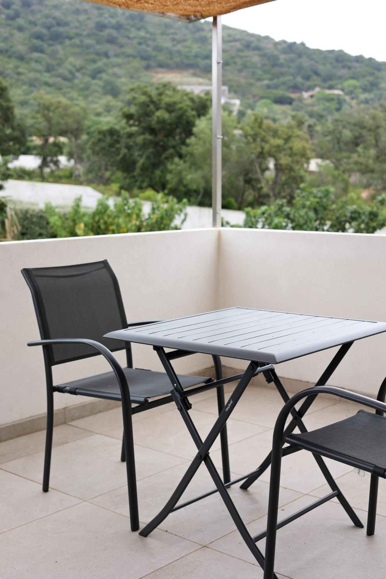 Marina Di Fautea Apartment Olmucciu Bilik gambar